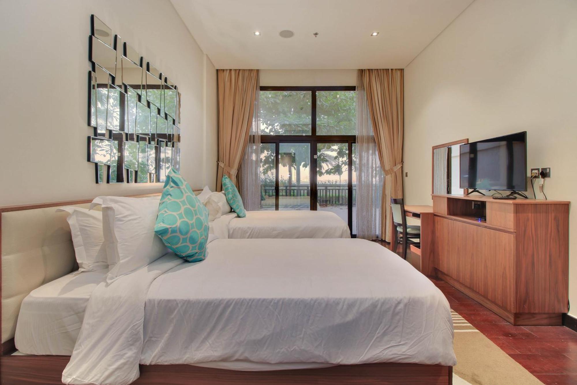 Luxe Getaways Royal Amwaj Palm Jumeirah Dubai